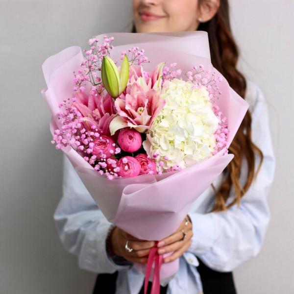 Букет из гортензии, лилии, ку...